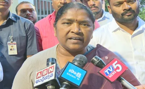 Minister Seethakka Counter To BRS Harish Rao