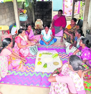 పౌష్టికాహార లోపం నివారణకు దత్తత