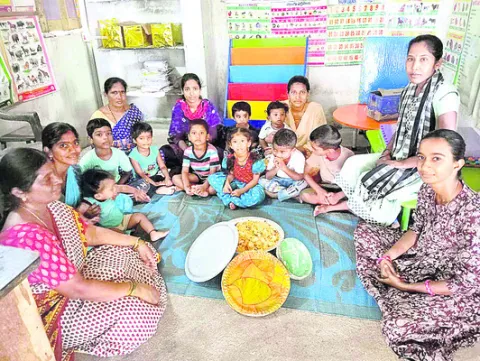 ఎగ్‌ బిర్యానీ పెడ్తలేరు
