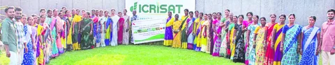 సాగుపై మహిళా రైతులకు అవగాహన
