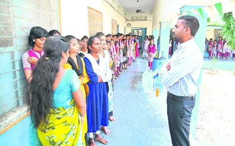 భూ భారతి దరఖాస్తులు పరిష్కరించాలి