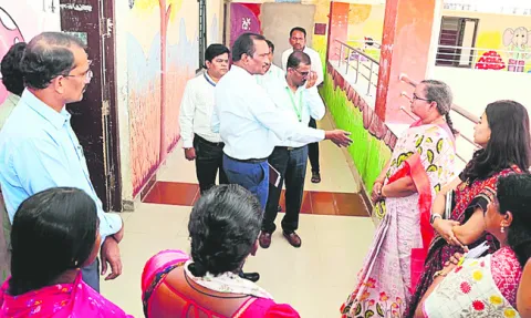 విద్యార్థి మృతిపై ఎస్సీ కమిషన్‌ విచారణ