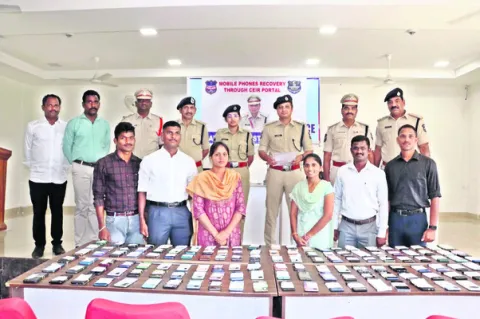 స్పెషల్‌ డ్రైవ్‌లో 164 సెల్‌ఫోన్ల రికవరీ