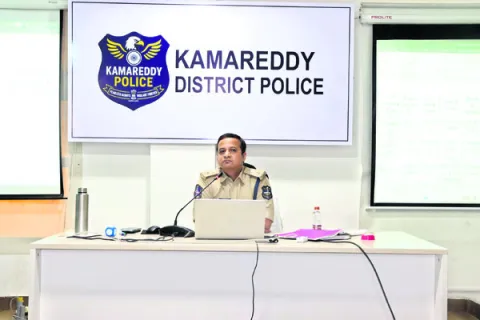 కేసులు పెండింగ్‌లో ఉంచొద్దు