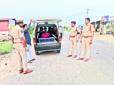 బార్డర్‌లో వాహన తనిఖీలు
