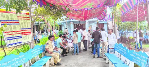 మద్యం దుకాణాలకు 655 దరఖాస్తులు