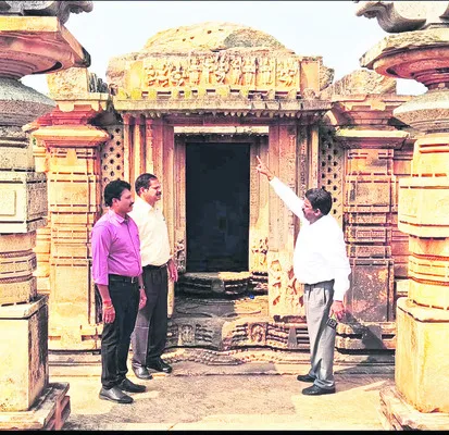 పురాతన ఆలయాలు చరిత్రకు ప్రతిరూపాలు