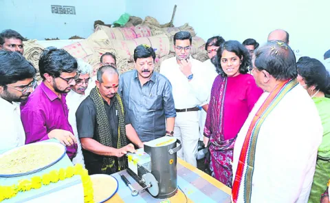 4 లక్షల మెట్రిక్‌ టన్నుల  ధాన్యం సేకరణ 