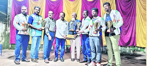 క్రీడాకారులకు అభినందనలు