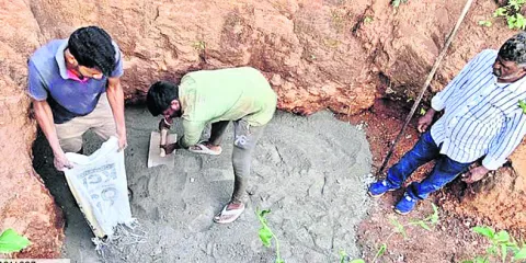 సిమెంట్‌ కాంక్రీట్‌తో రంగురాళ్ల క్వారీల పూడ్చివేత 