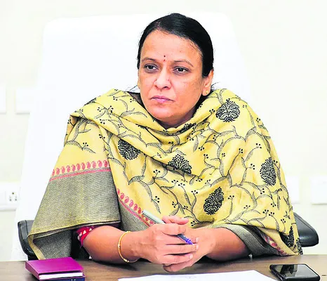 మహిళల్లో అక్షరాస్యతపై అవగాహన కల్పించాలి