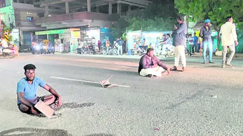 మద్యం మత్తులో యువకుల హల్‌చల్‌