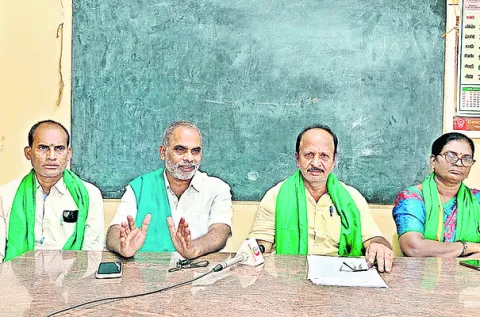 రైతు సభను అపహాస్యం చేయడం విడ్డూరం 