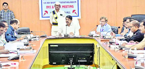 రుణాల రికవరీపై దృష్టి పెట్టాలి