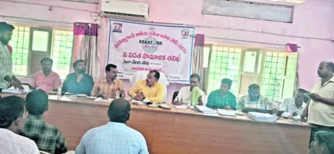 సాదాసీదాగా ప్రజావేదిక 