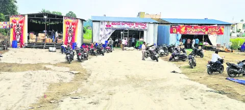 ● పక్కపక్కనే... 