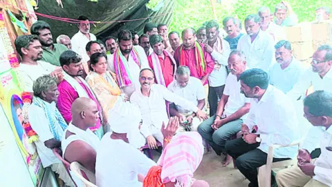 వేధింపుల వల్లే మధుకర్‌ ఆత్మహత్య 