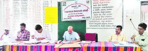 కూలీలకు ఉపాధి కల్పించాలి