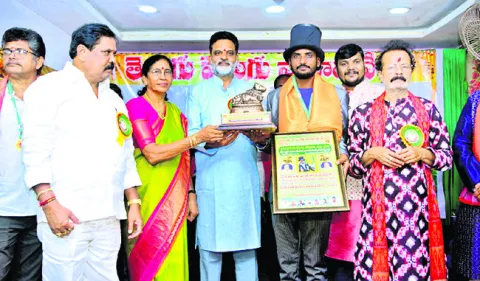 మ్యాజిక్‌ స్టార్‌ బాషాకు మహానంది అవార్డు 