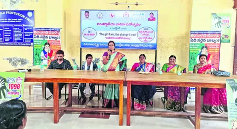 బాలికలు పథకాలు సద్వినియోగం చేసుకోవాలి 