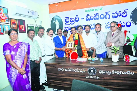 అదనపు కోర్టులు ఏర్పాటుచేయండి