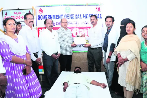 వైన్‌ షాపులకు  1400కు పైగా దరఖాస్తులు