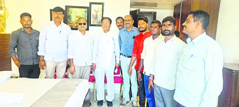 ‘లంబాడాలు ఐకమత్యంగా ఉండాలి’
