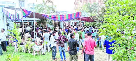దరఖాస్తులు తక్కువే.. ఆదాయం ‘ఫుల్‌’