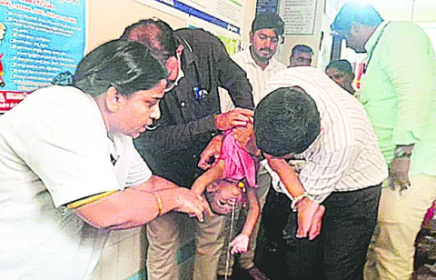 పసిపాప ప్రాణం కాపాడిన లెప్రసీ అధికారి 