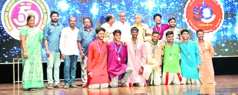 సాంస్కృతిక ఉత్సవాల్లో ట్రిపుల్‌ ఐటీ విద్యార్థుల ప్రతిభ