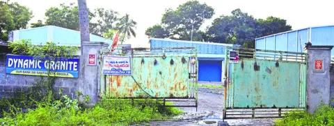 మూతపడినా భారంగా మారిన విద్యుత్‌ బిల్లులు  
