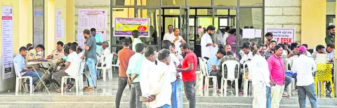 చివరి రోజు.. దరఖాస్తుల జోరు