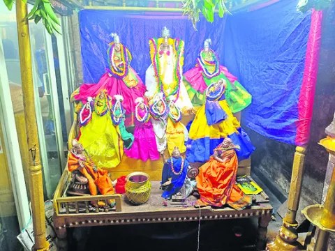 అనంతునికి పవిత్రాల సమర్పణ 