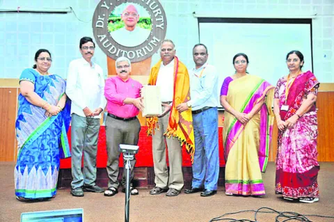 సృజనాత్మకత, ప్రణాళికతో నాయకత్వ వికాసం 