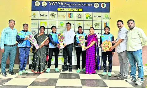 సత్య డిగ్రీ కళాశాల విద్యార్థులకు యూనివర్సిటీ జట్టులో స్