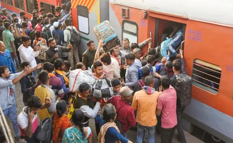 Samosa vendor drags customer by collar after UPI payment fails