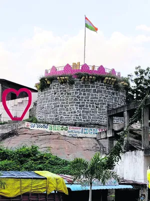 పురాతన కట్టడాలు.. గత వైభవపు ఆనవాళ్లు 
