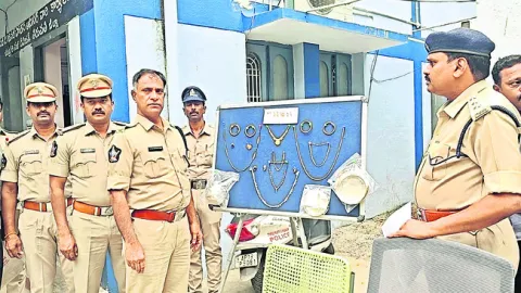 తాళం వేసిన ఇళ్లే టార్గెట్‌!