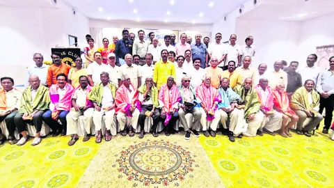 వృద్ధులను గౌరవించడం మన బాధ్యత