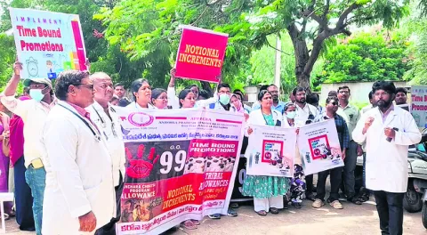 లిఖిత పూర్వక హామీ ఇస్తేనే సమ్మె విరమణ