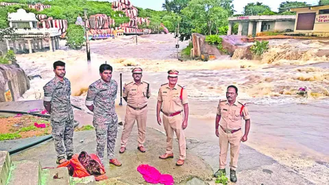 మంజీరా వరదలతో అప్రమత్తం