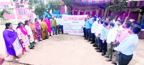 మా సమస్యలు పరిష్కరించాల్సిందే