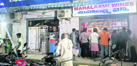 మూడు రోజుల్లో రూ.25 కోట్ల మద్యం..