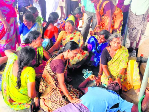 విద్యుదాఘాతంతో గోశాల కార్మికుడి మృతి 