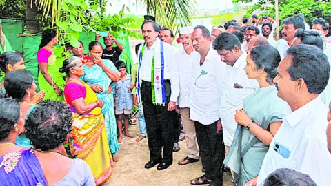 ముంపు ప్రాంతాలలో డాక్టర్‌ గణేష్‌ పర్యటన 