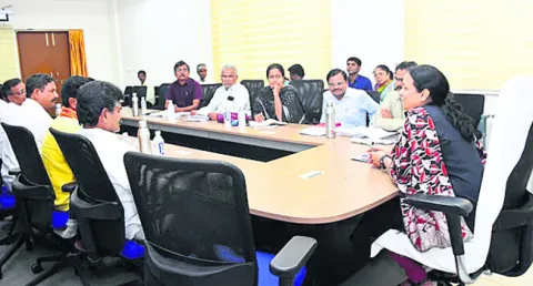 రాజకీయ పార్టీల ప్రతినిధులు సహకరించాలి