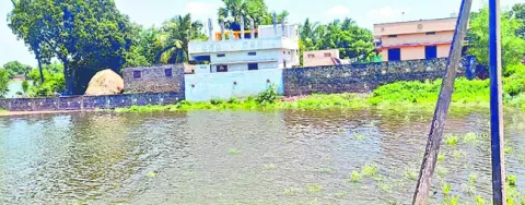 ఇంకా జల దిగ్బంధంలోనే.. 