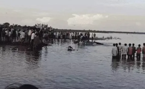 Tragedy in Madhya Pradesh During Durga Idol Immersion5