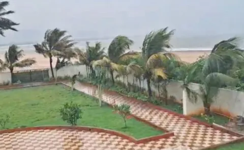Heavy Rains: Strong winds in Visakhapatnam