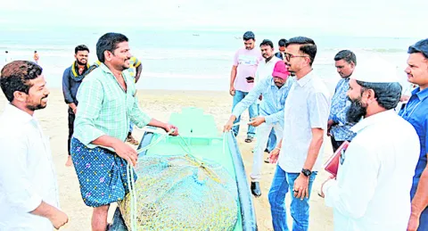 సముద్ర తీరంలో పెట్రోలింగ్‌ చేయాలి 